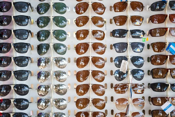 Makarska Kroatië Juni 2017 Straatwinkel Verkoopt Zonnebrillen Voor Toeristen — Stockfoto