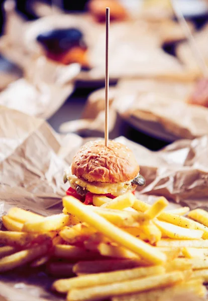 Hamburguesa Con Chuleta Carne Res Servida Plato Restaurante Comida Rápida — Foto de Stock
