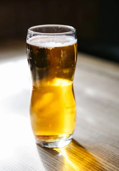 Copo Cerveja Cervejeira Artesanal Recém Fabricada Caneca Alta Cerveja Leve — Fotografia de Stock