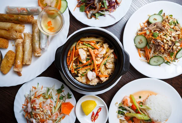 Menu Restaurace Exotické Vietnamské Jídlo Zblízka Tradiční Asijská Jídla Podávaná — Stock fotografie