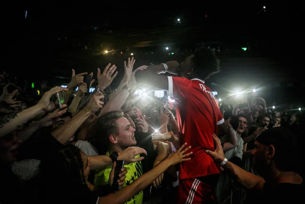 モスクワ 2017 有名なラップ歌手 Desiigner ライブ演奏は夜のクラブでステージで設定 — ストック写真