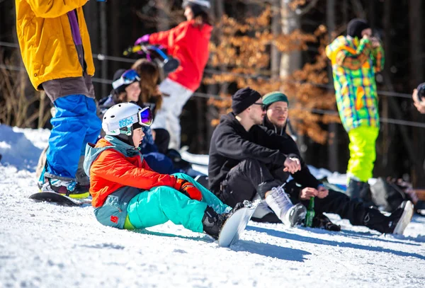 Bukovel Ukraine März 2018 Gruppe Von Snowboardern Und Freeskier Auf — Stockfoto