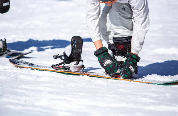 Bukovel Ukraine Mars 2018 Des Athlètes Snowboard Embarquent Sur Une — Photo