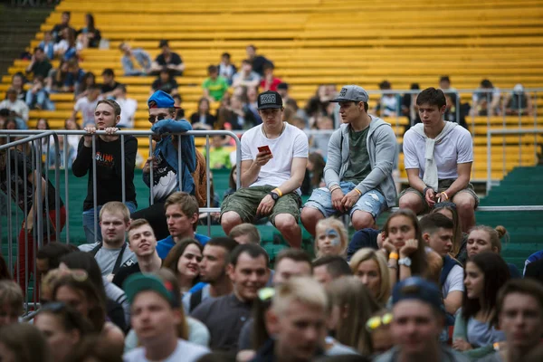 Moscú Junio 2016 Gran Multitud Jóvenes Fanáticos Música Hip Hop —  Fotos de Stock