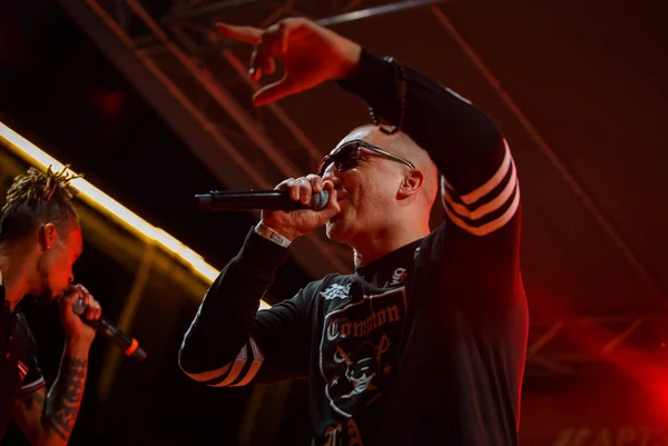 Kiev Août 2018 Chanteur Rap Blanc Deluxe Avec Microphone Main — Photo