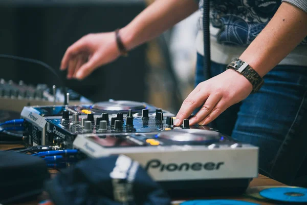 Moscow January 2016 Young Plays Music Set Digital Pioneer Midi — Stock Photo, Image