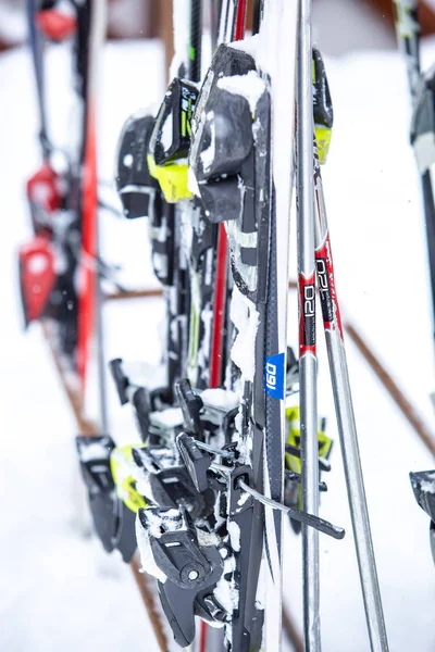 Boekovel Oekraïne Maart 2018 Staan Met Verhuur Ski Boekovel Winter — Stockfoto