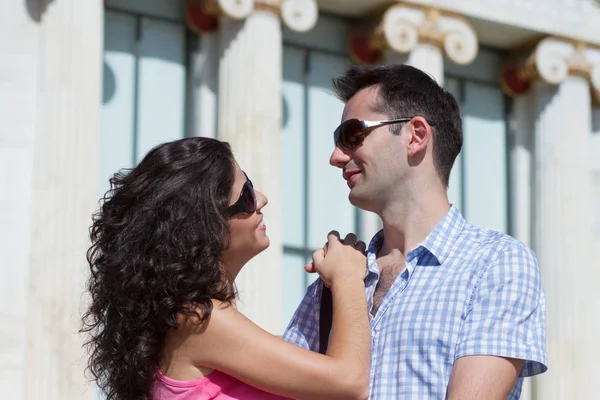 Jeune Couple Heureux Faire Tourisme Dans Capitale Grecque Ville Athènes — Photo