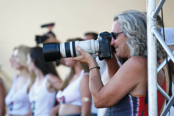 Odessa Ukraine Agosto 2017 Fotógrafo Profissional Filmando Festival Juventude Com — Fotografia de Stock