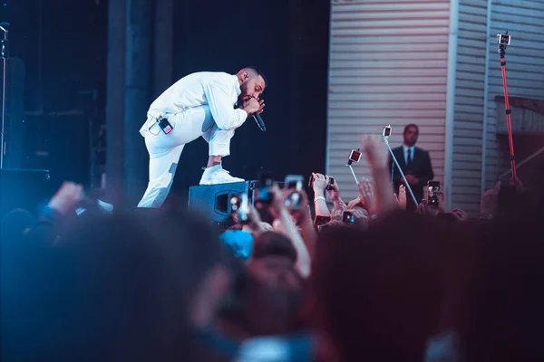 莫斯科 2016年6月2日 俄罗斯流行说唱歌手 One 在户外音乐节上现场表演 — 图库照片