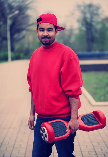 Niño Africano Negro Sosteniendo Mini Segway Eléctrico Rojo Moderno Scooter —  Fotos de Stock