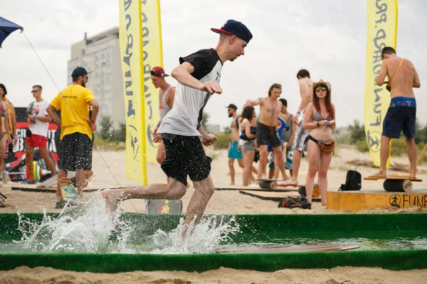 Odessa Ucraina Agosto 2017 Concorso Skim Board Sulla Spiaggia Giovani — Foto Stock