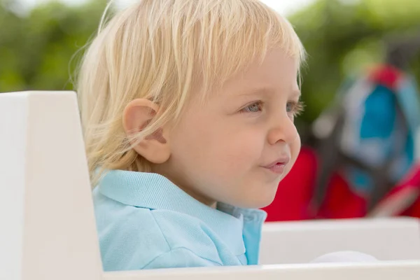 Lycklig Familj Njuter Deras Helg Parken Ljus Sommardag Mamma Son — Stockfoto