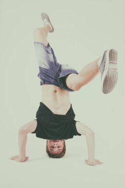  beyaz zemin üzerine gencin bboy eğitim