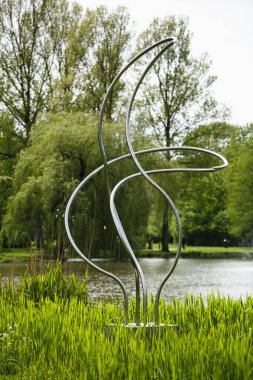 Hollanda, Amsterdam 'daki Yeşil Park' ta Heykel 