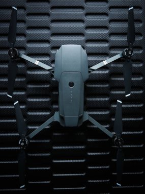 Kiev - 16 Ocak, 2018: ile DJI indeks işlem Mavic Pro. Profesyonel 4k hava quadrocopter kamerayý kapatmak. Yüksek kaliteli uav uçağı aygıt manzara, Aksiyon fotoğrafçılığı için. Kamera ile uçan aracı