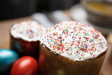 Lezzetli Paskalya kek ve Rus Ortodoks tatil kutlamak için yumurta.