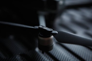 Kiev - 16 Ocak, 2018: ile DJI indeks işlem Mavic Pro. Profesyonel 4k hava quadrocopter kamerayý kapatmak. Yüksek kaliteli uav uçağı aygıt manzara, Aksiyon fotoğrafçılığı için. Kamera ile uçan aracı