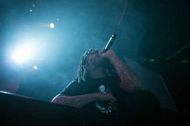 Moskova - 12 Şubat, 2017: ünlü hip hop şarkıcısı Waka Flocka alev performans gösteren canlı müzik programında sahne