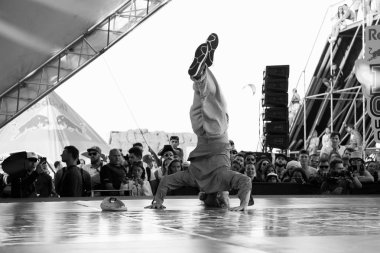Odessa, Ukrayna-23 Ağustos, 2017: Red Bull Bc bir Cypher break dans yarışması. Break dans Şampiyonası gençlik hip hop kültürü Yaz Festivali