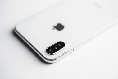 Mariupol, Ukraine - 24 Ekim, 2017: yeni iphone X mockup beyaz arka plan üzerinde. Yeni Apple Iphone 10 modelinin test örneği. Açıklayıcı yazı işleri