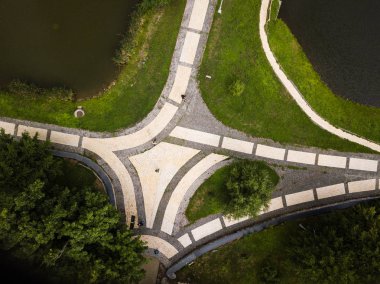 Kiev - 1 Temmuz, 2018: hava dron fotoğraf güzel yeşil park Feophania. Yukarıda uçan ile DJI indeks işlem quadro helikopter kamera ile çekim manzara. Popüler turistik landmark. Kiev şehir büyük doğal Feofaniya bahçede