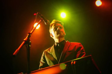 Moskova - 6 Ekim, 2016: vakum ve Mattias oynarken Lindbloom konser Yotaspace gece kulübü sahnede.