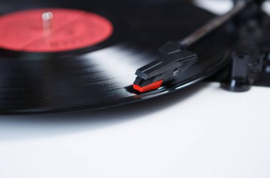  Retro hippi müzik çalar. Vintage elektronik aygıt dinleme vinil kayıtlar için.