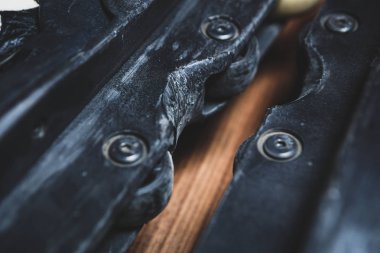 Ağır kare agresif inline paten kullanılır. Blok ile aşırı paten için rulman ağızları üzerinde derin scrathes eziyet. Raylar, çıkıntıları ve rampalar bu paten modeli bileyen