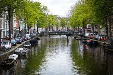 Amsterdam, Hollanda: Amsterdam şehrinde kanal. Hollanda