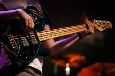 Moskova - 6 Ekim, 2016: vakum ve Mattias oynarken Lindbloom konser Yotaspace gece kulübü sahnede.