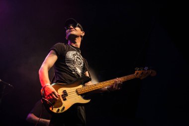 Moskova - 26 Mayıs, 2016: Rock konseri Emir Kusturica ve Sigara İçilmeyen orkestra grubu