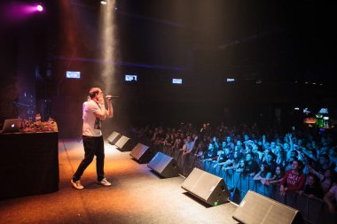 Moskova - 12 Haziran, 2016: hip hop müzik konser Triada grubun tam gece kulübünde