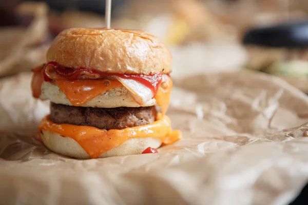 Sabrosa Hamburguesa Americana Doble Grasa Grande Con Carne Cerdo Carne — Foto de Stock