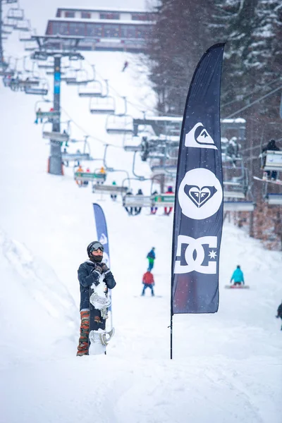 Bukovel Ukraine Mars 2018 Des Athlètes Snowboard Embarquent Sur Une — Photo