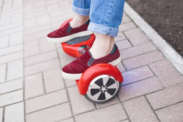 Close Feet Gir Marsala Shoes Riding Modern Red Electric Mini — Stock Photo, Image