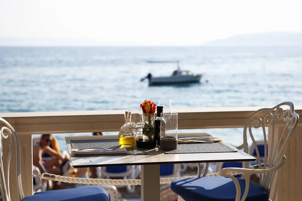 Makarska Chorwacja Czerwca 2017 Wygodne Plaży Restauracja Pięknym Widokiem Adriatyk — Zdjęcie stockowe