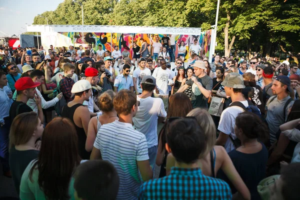 Moskva Srpna 2016 Youth Festival Čelí Tkaničky Gorkého Parku Shromáždili — Stock fotografie