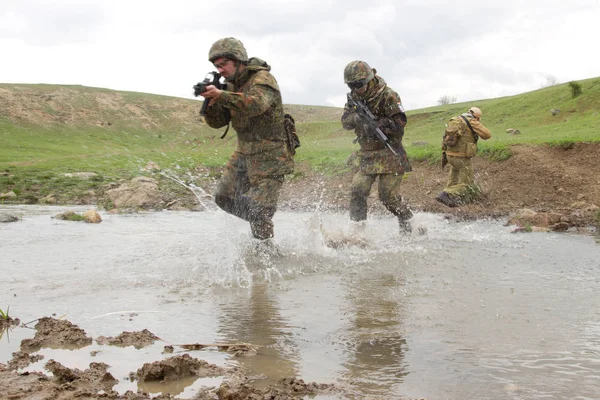 Militaire Hulp Leger Teamwork Gewapende Militairen Camouflage Van Oekraïens Leger — Stockfoto