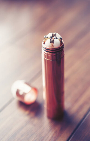 Современные электронные механические мод Vaping устройство запасных частей, ремонт service.Popular испаритель e-cig гаджет для испарения глицерина e-liquid.Disassemble vaper device.Replacement головку катушки, заменить проволоку
.