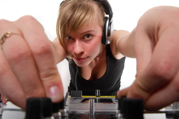 Pollito Adolescente Que Regula Sonido Mezclador Audio Profesional — Foto de Stock
