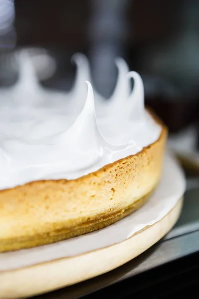Pyszne Kremowe Ciasto Herbatniki Świeżą Śmietaną Biały Polewa Piękny Włoski — Zdjęcie stockowe