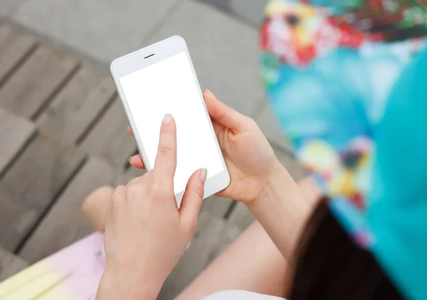 Młoda Dziewczyna Duże Białe Phablet Smartfon Pomocą Pusty Biały Ekran — Zdjęcie stockowe