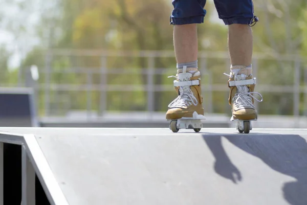 Patas Patinador Línea Con Patines Agresivos Profesionales Parque Skate Aire — Foto de Stock