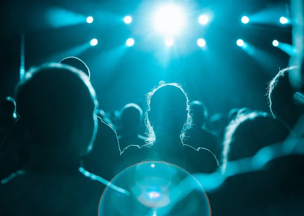 Moscú Noviembre 2016 Los Fanáticos Música Escuchan Músico Una Pista —  Fotos de Stock