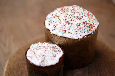 Rus Ortodoks tatil kutlamak için lezzetli Paskalya kek.