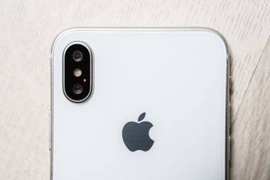 Mariupol, Ukraine-30 Ekim, 2017: Yeni Iphone X akıllı telefon kadar yakın. En son Apple Iphone 10 cep telefonu modeli. Açıklayıcı yazı işleri