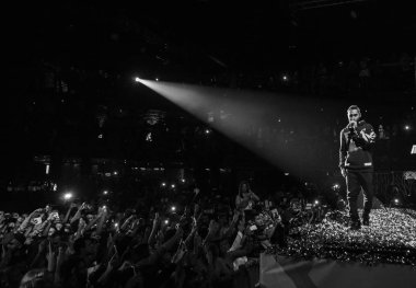 Popüler Rus rap alanı Moskova gibi parti gibi Fm tarafından 25 Eylül, 2016 üzerinde barındırılan gece kulübünde sahnede Mot şarkıcı gerçekleştirme