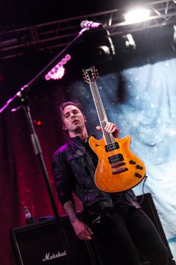 Moskova - 28 Haziran, 2015: Papa Roach ve onların solisti Jacoby Shaddix gerçekleştirme Ray sadece Arena Rusya'da yaşamak