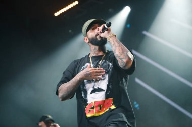 Ünlü Rus hip hop şarkıcısı alan Moskova gibi parti gibi Fm tarafından 25 Eylül, 2016 üzerinde barındırılan gece kulübünde sahnede Timati gerçekleştirme